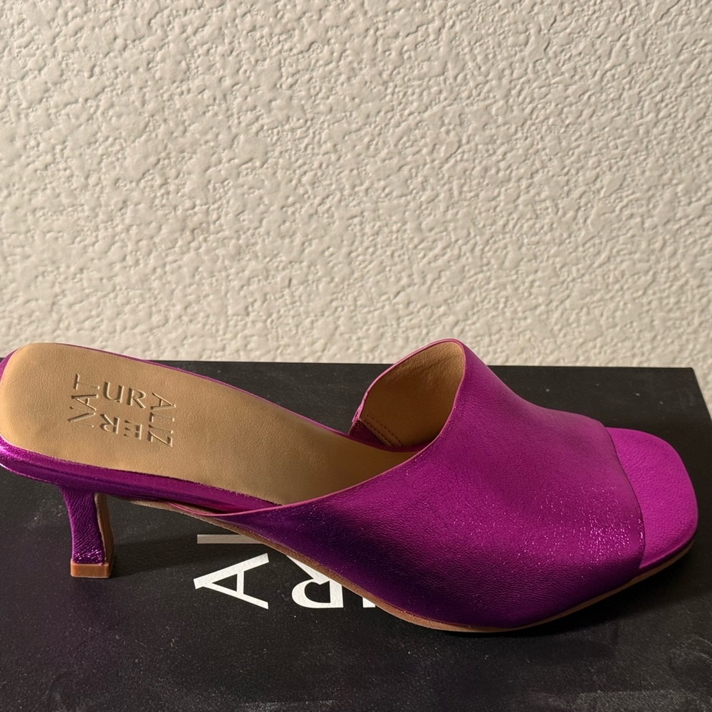 Naturalizer’s Stacy Mules - Picture 6 of 9